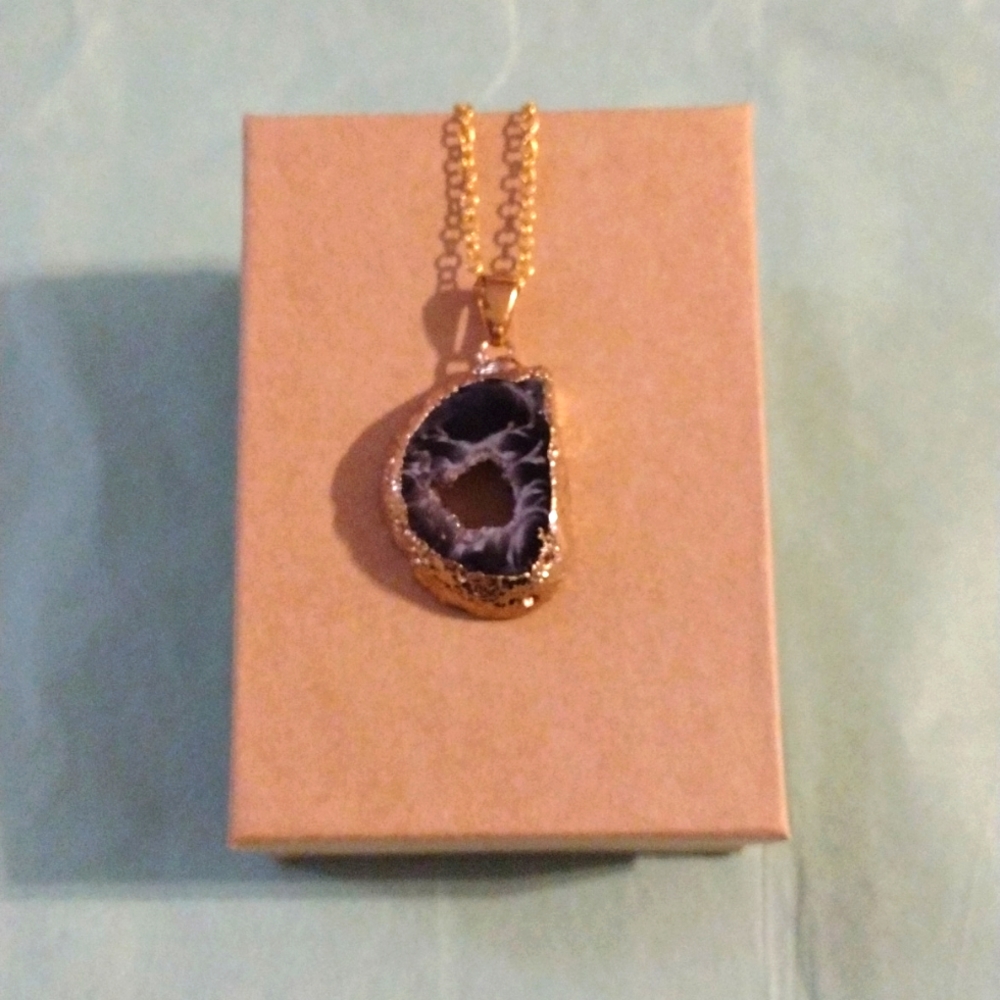 NEW Soothing Agate Geode  necklace